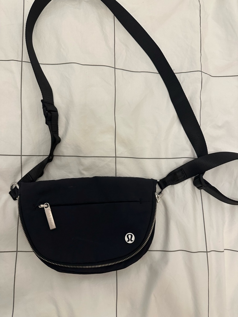 lululemon athletica Black Messenger Crossbody Belt Bag